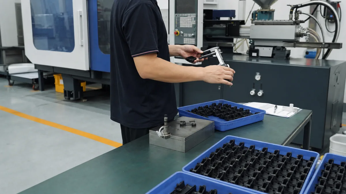 Low volume injection molding batch production with packed plastic parts