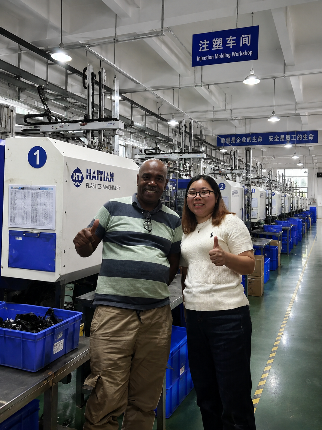 Customer visit in Yuming Molding injection molding workshop