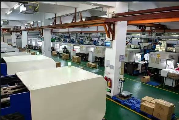 Injection molding production floor at Yuming Molding